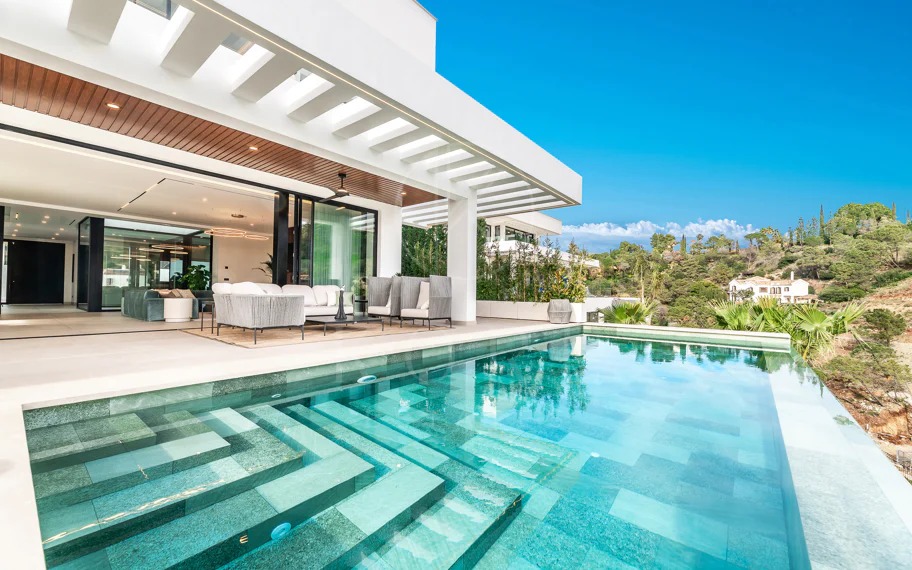Villa en venta en El Madroñal, Benahavis