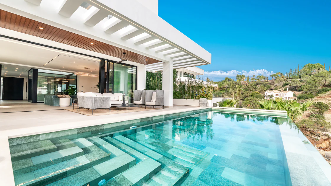 Villa for sale in El Madroñal, Benahavis