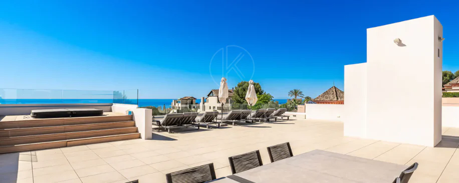 Sleek Contemporary Villa with Panoramic Views in Cascada de Camojan