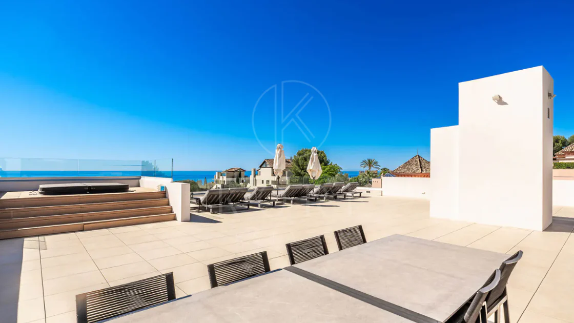 Sleek Contemporary Villa with Panoramic Views in Cascada de Camojan