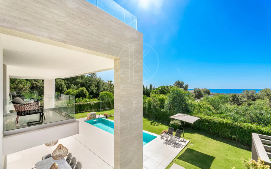 Sleek Villa contemporánea con vistas panorámicas en Cascada de Camojan