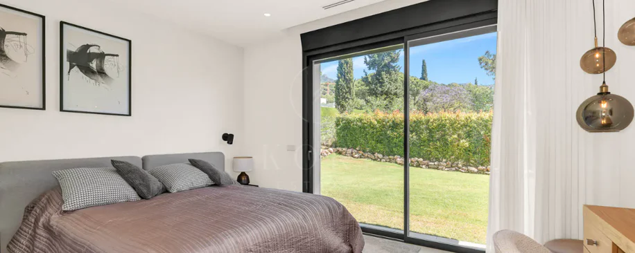 Sleek Contemporary Villa with Panoramic Views in Cascada de Camojan