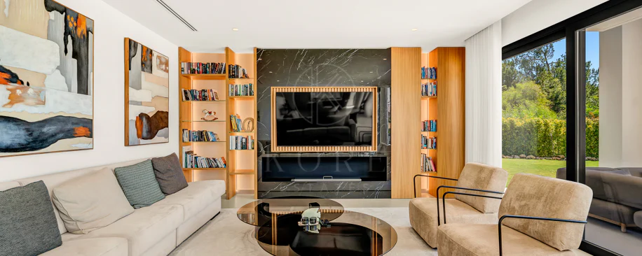 Sleek Contemporary Villa with Panoramic Views in Cascada de Camojan