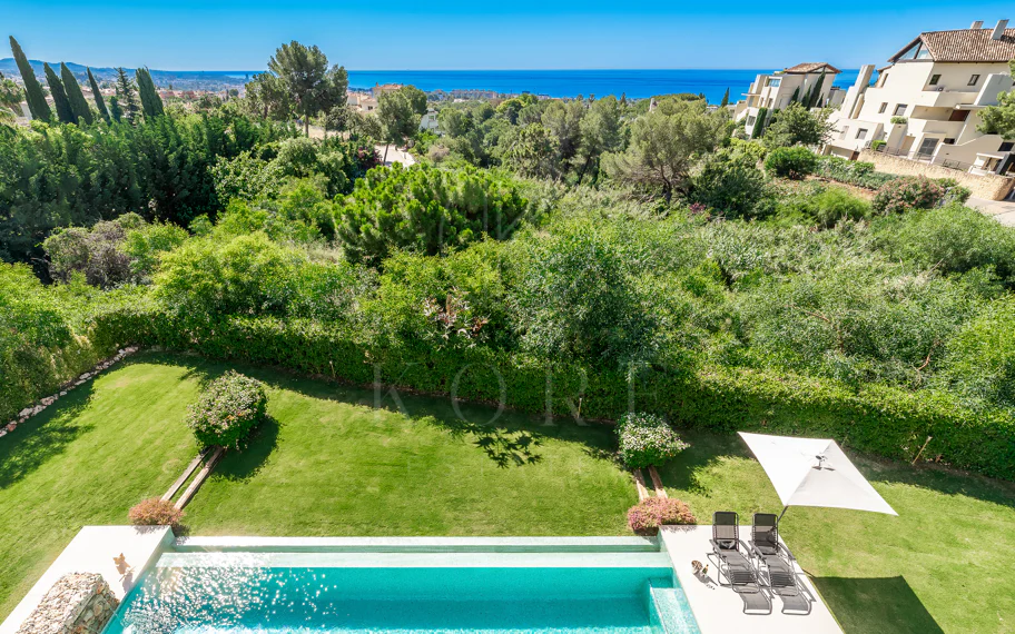 Sleek Villa contemporánea con vistas panorámicas en Cascada de Camojan