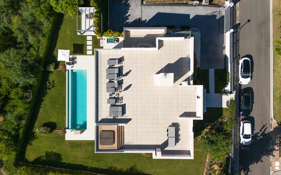 Sleek Villa contemporánea con vistas panorámicas en Cascada de Camojan