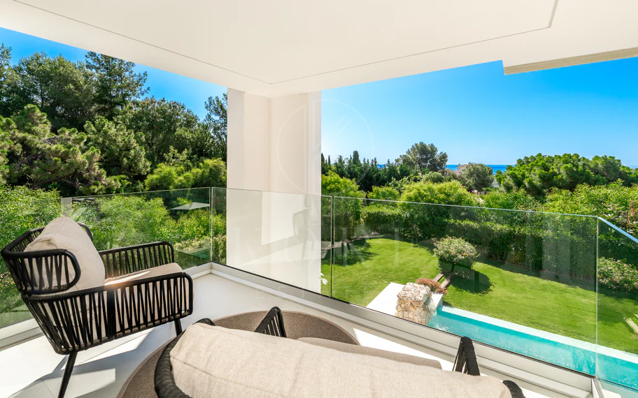Sleek Villa contemporánea con vistas panorámicas en Cascada de Camojan