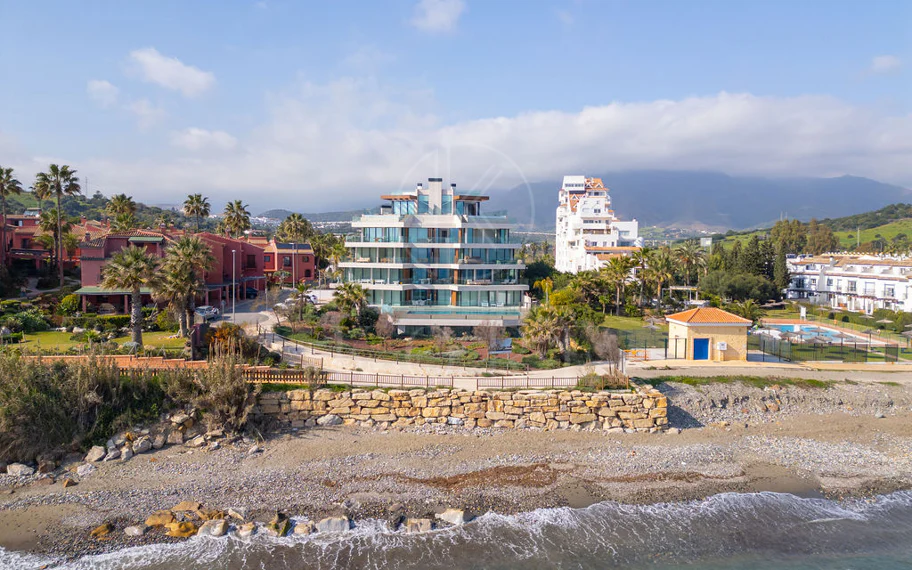 Ático dúplex de lujo en primera línea de playa en The Sapphire, Estepona