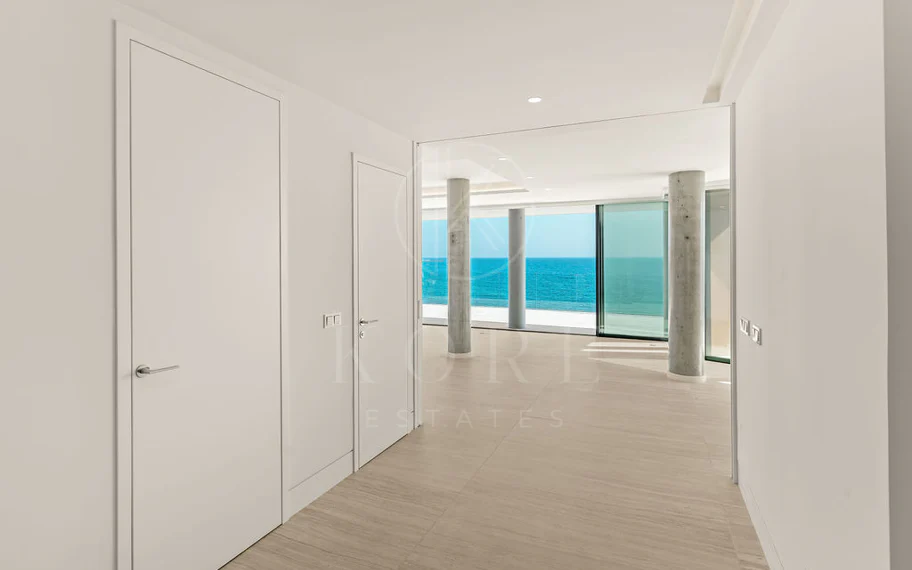 Ático dúplex de lujo en primera línea de playa en The Sapphire, Estepona