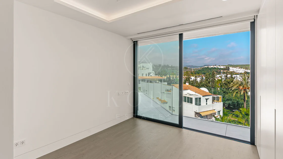 Luxury Beachfront Duplex Penthouse at The Sapphire, Estepona