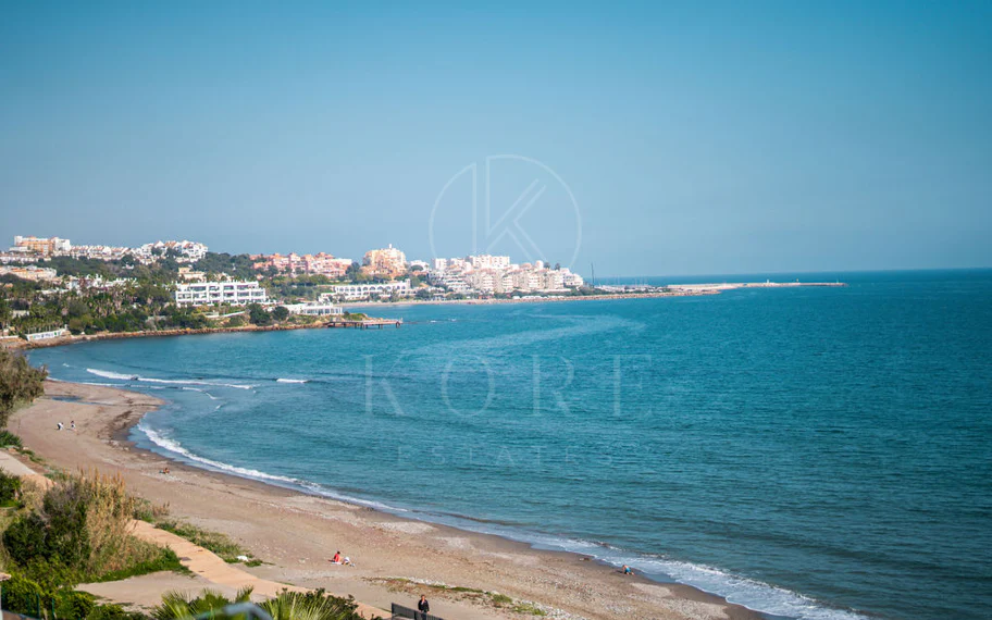 Ático dúplex de lujo en primera línea de playa en The Sapphire, Estepona