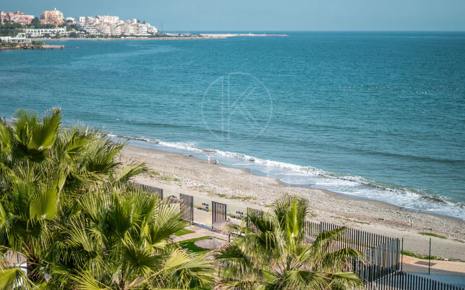 Ático dúplex de lujo en primera línea de playa en The Sapphire, Estepona