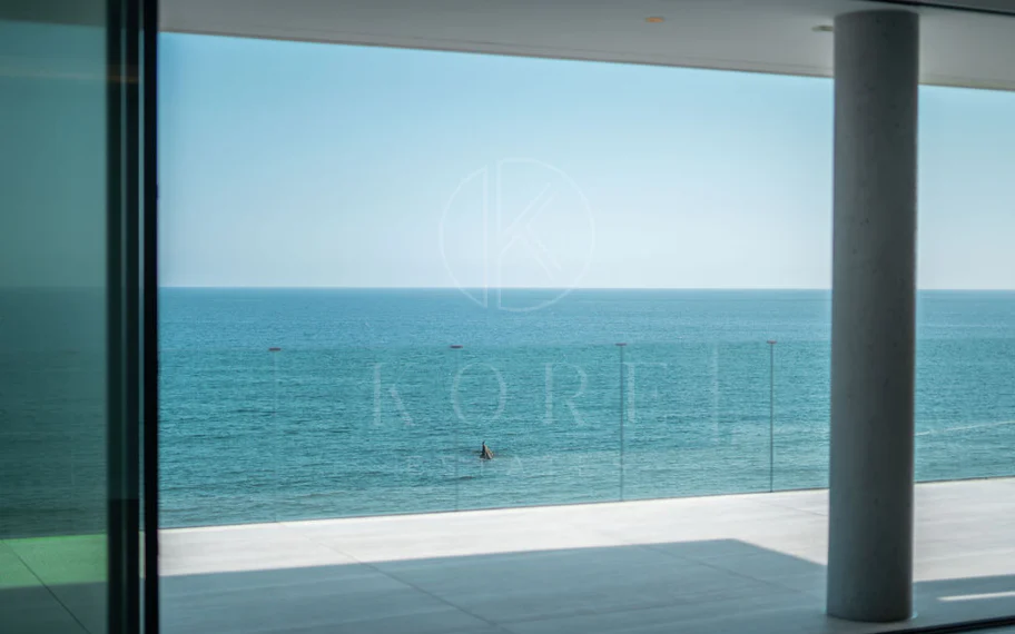 Ático dúplex de lujo en primera línea de playa en The Sapphire, Estepona