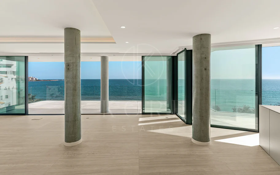 Ático dúplex de lujo en primera línea de playa en The Sapphire, Estepona