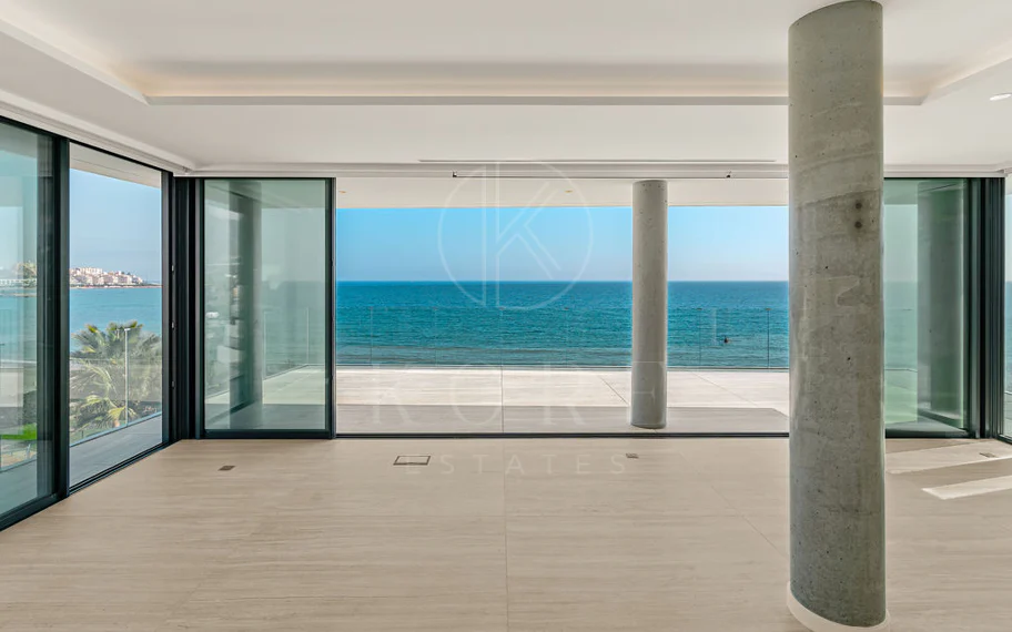 Ático dúplex de lujo en primera línea de playa en The Sapphire, Estepona