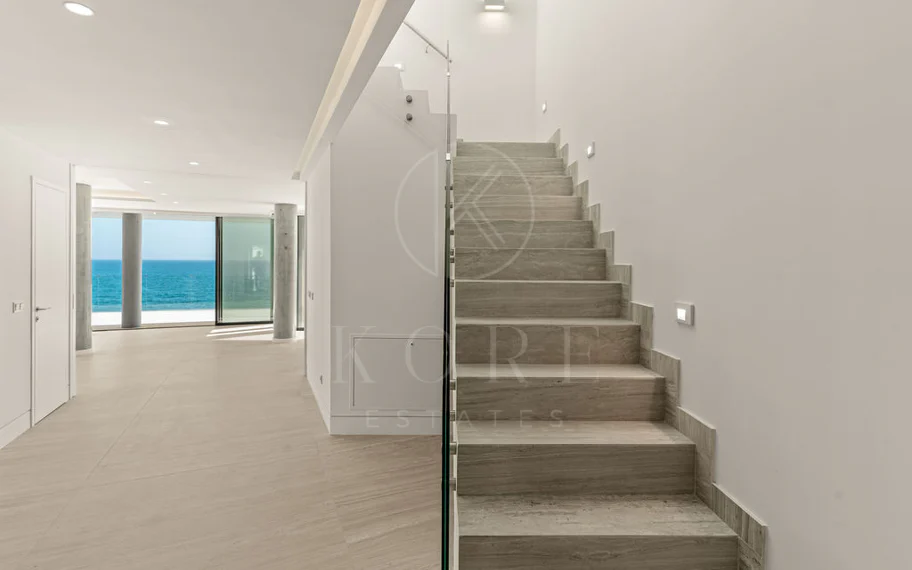 Ático dúplex de lujo en primera línea de playa en The Sapphire, Estepona
