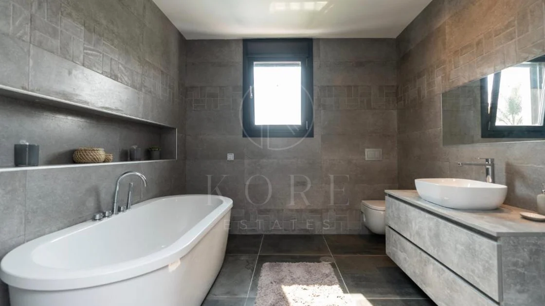 Villa for sale in Las Brisas, Nueva Andalucia