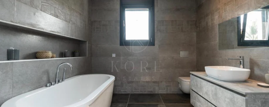 Villa for sale in Las Brisas, Nueva Andalucia