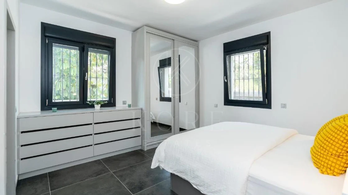 Villa for sale in Las Brisas, Nueva Andalucia