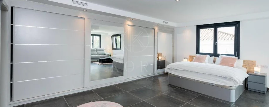 Villa for sale in Las Brisas, Nueva Andalucia