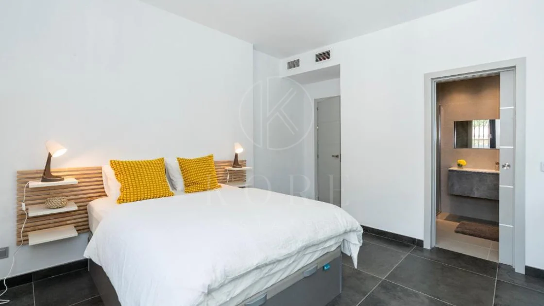 Villa for sale in Las Brisas, Nueva Andalucia