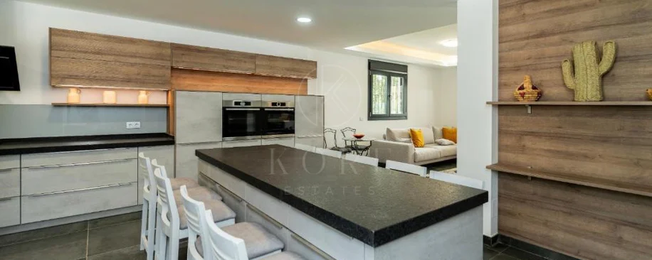 Villa for sale in Las Brisas, Nueva Andalucia