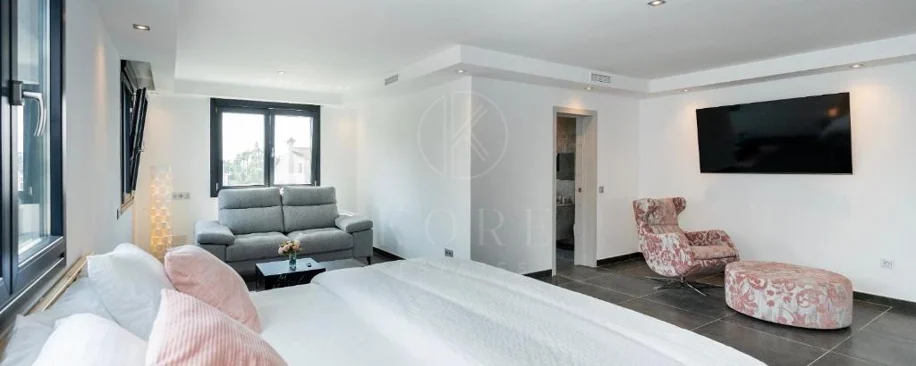 Villa for sale in Las Brisas, Nueva Andalucia