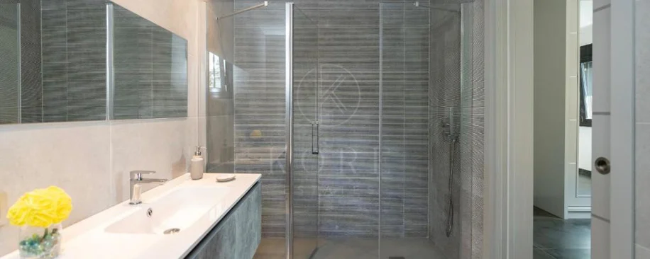 Villa for sale in Las Brisas, Nueva Andalucia