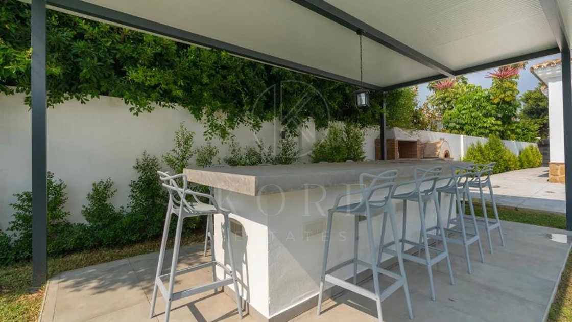 Villa for sale in Las Brisas, Nueva Andalucia