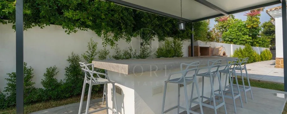 Villa for sale in Las Brisas, Nueva Andalucia
