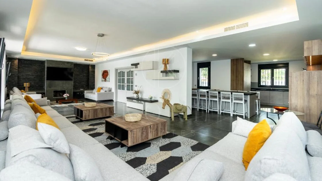 Villa for sale in Las Brisas, Nueva Andalucia