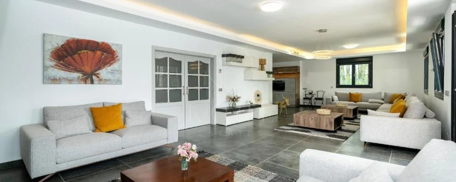 Villa for sale in Las Brisas, Nueva Andalucia