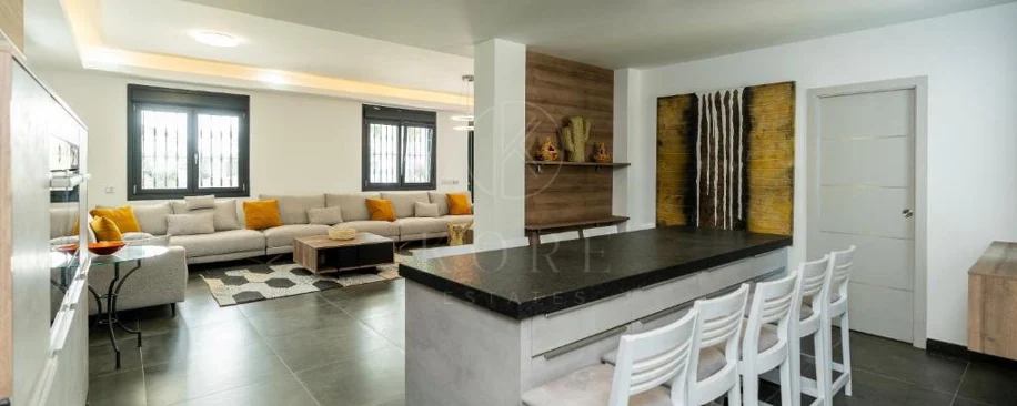 Villa for sale in Las Brisas, Nueva Andalucia