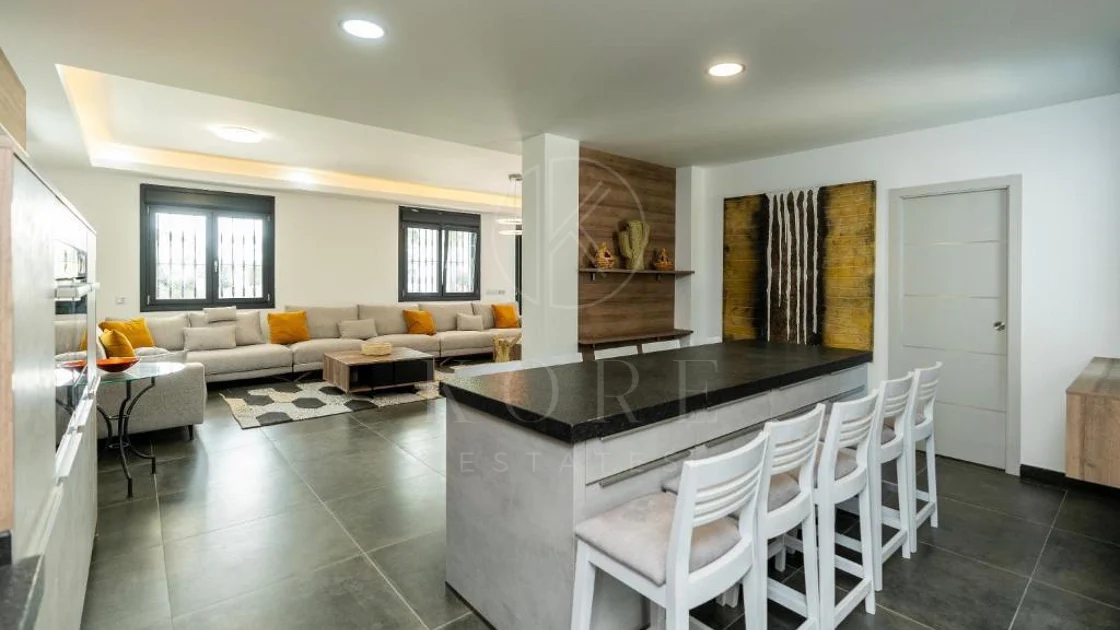 Villa for sale in Las Brisas, Nueva Andalucia