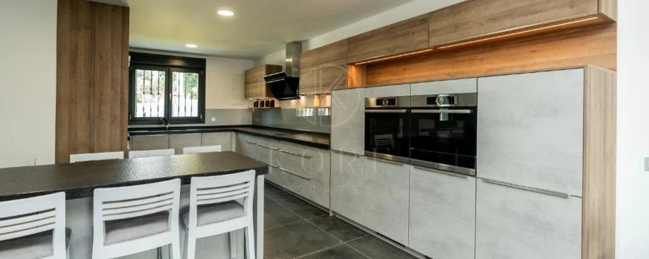 Villa for sale in Las Brisas, Nueva Andalucia