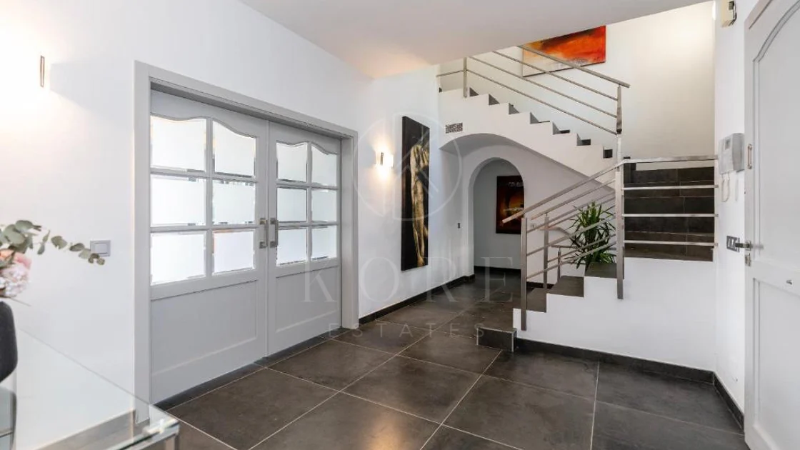 Villa for sale in Las Brisas, Nueva Andalucia