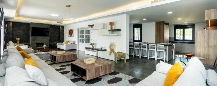Villa for sale in Las Brisas, Nueva Andalucia