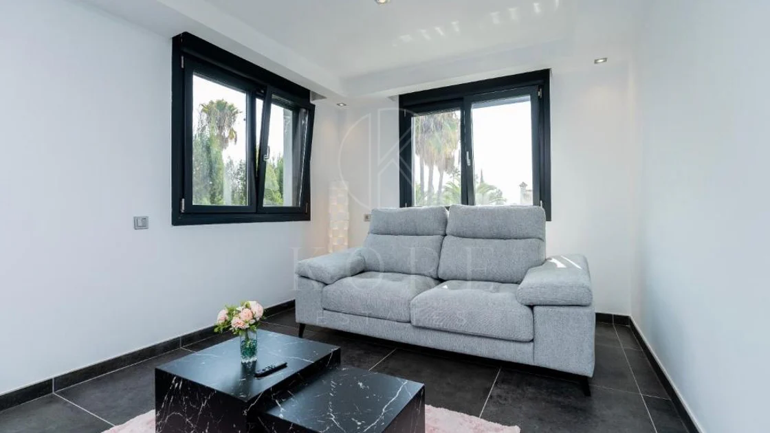 Villa for sale in Las Brisas, Nueva Andalucia