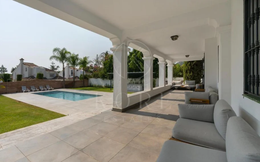 Villa en venta en Las Brisas, Nueva Andalucia