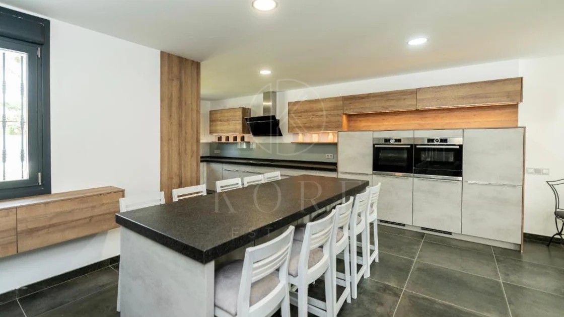 Villa for sale in Las Brisas, Nueva Andalucia