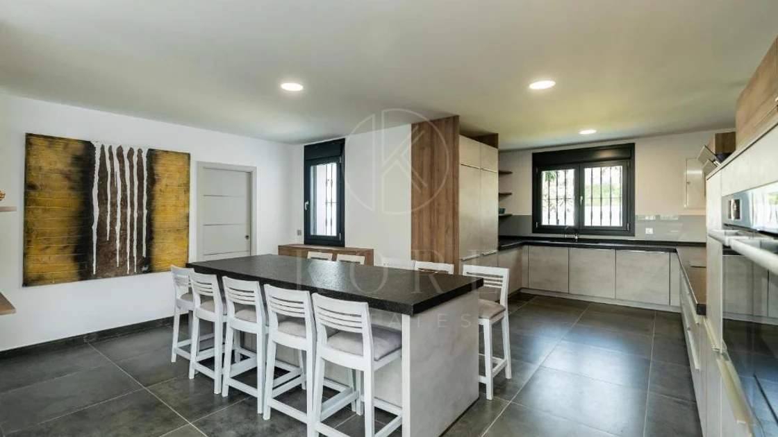 Villa for sale in Las Brisas, Nueva Andalucia