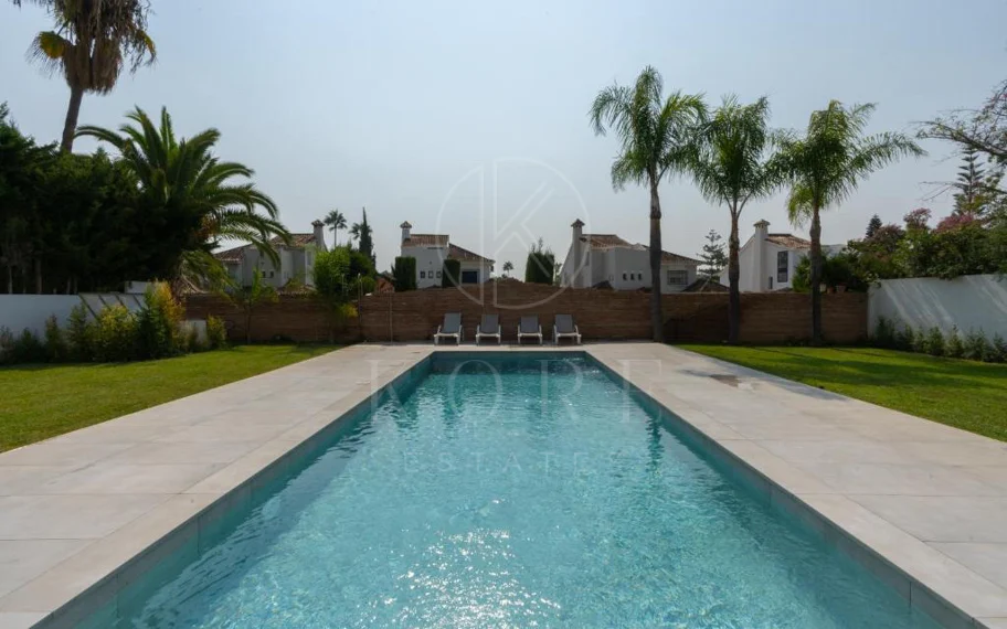 Villa en venta en Las Brisas, Nueva Andalucia