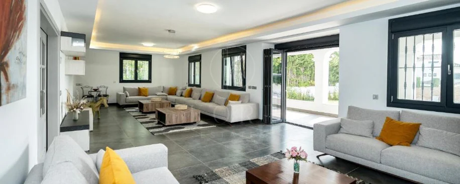 Villa for sale in Las Brisas, Nueva Andalucia