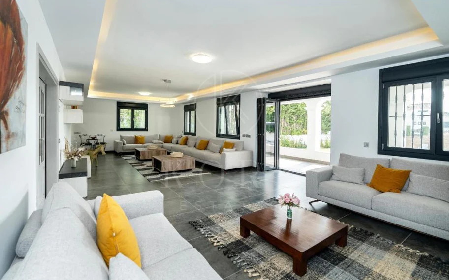 Villa en venta en Las Brisas, Nueva Andalucia