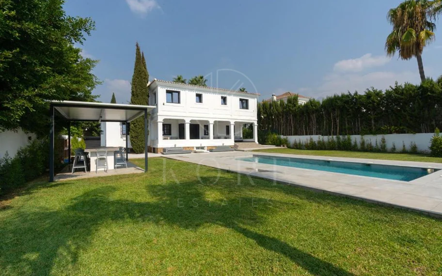 Villa en venta en Las Brisas, Nueva Andalucia