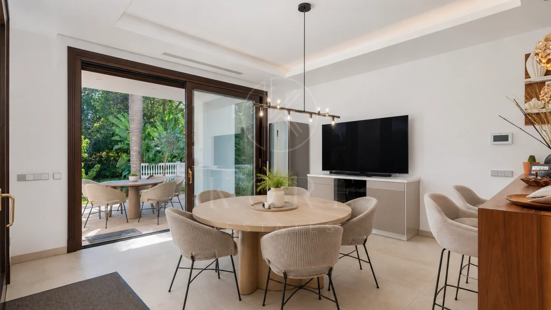 Exceptional Beachside Villa in Guadalmina Baja