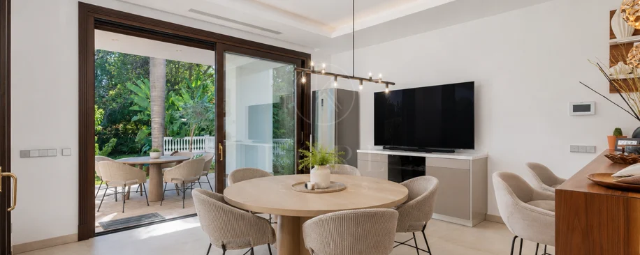 Exceptional Beachside Villa in Guadalmina Baja