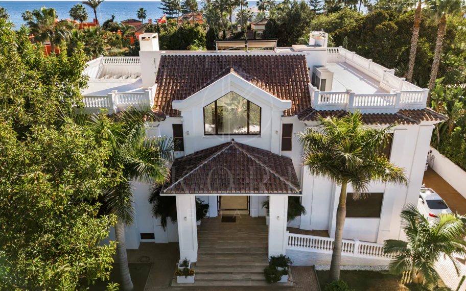 Excepcional Villa junto a la Playa en Guadalmina Baja