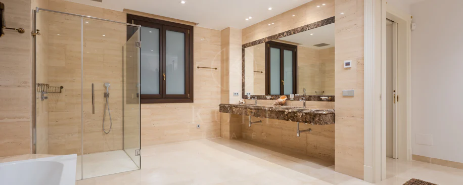 Exceptional Beachside Villa in Guadalmina Baja