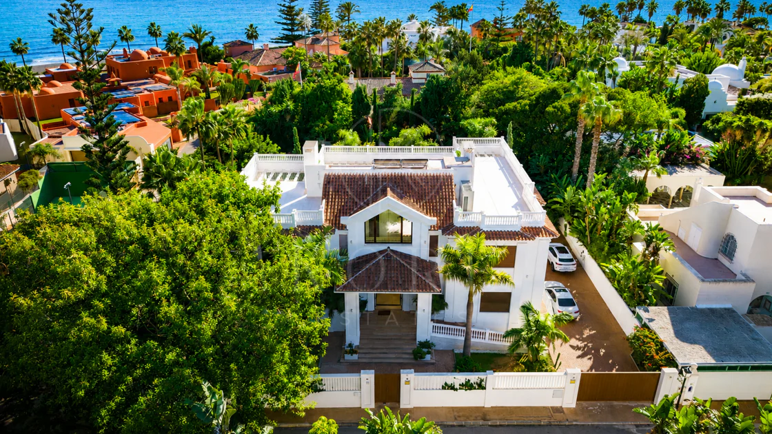 Exceptional Beachside Villa in Guadalmina Baja