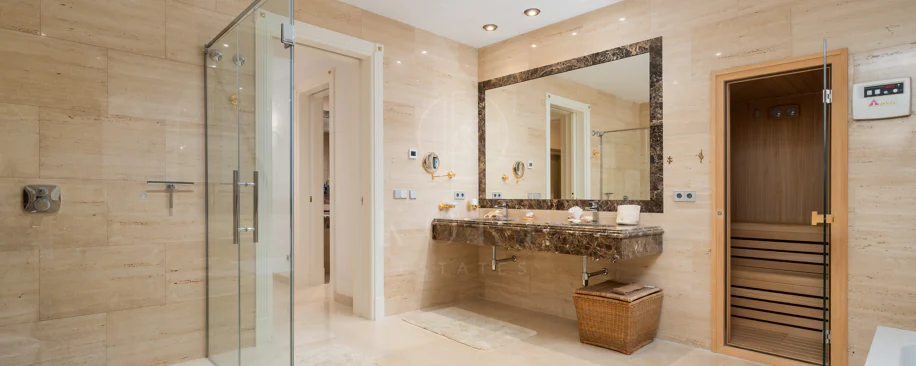 Exceptional Beachside Villa in Guadalmina Baja